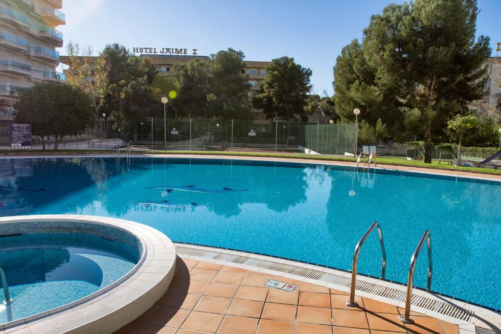 Rentalmar Families Larimar Салоу Екстериор снимка